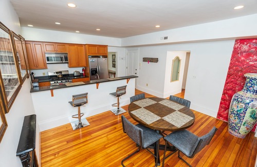 College Hill Condo | Historic Brownstone in the Heart of College Hill - BROWN - RISD - JWU