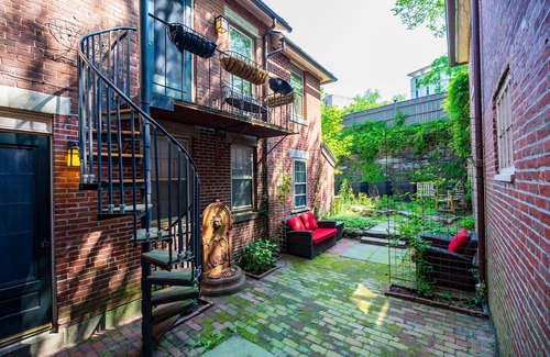 College Hill Condo | Historic Brownstone in the Heart of College Hill - BROWN - RISD - JWU
