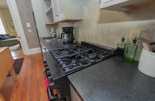 College Hill Apartment | Historic Brownstone in the Heart of College Hill - BROWN - RISD - JWU