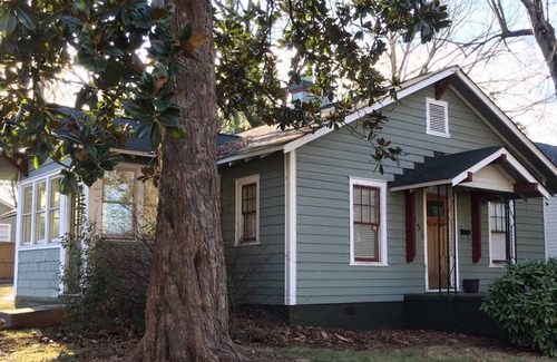 Wesley Heights House | Historic Bungalow Blues & Jazz house walk to Downtown 3 bedroom, historic home