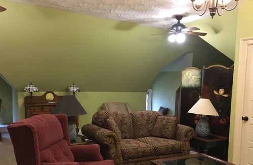Shelbyville Apartment | Historic Campbell house apartment in downtown