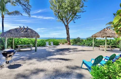 Captiva Cottage | Historic Captiva PO Cottage Garden Suite Steps to Beach Casual Lux Décor - Jensen's "On the Gulf" 7