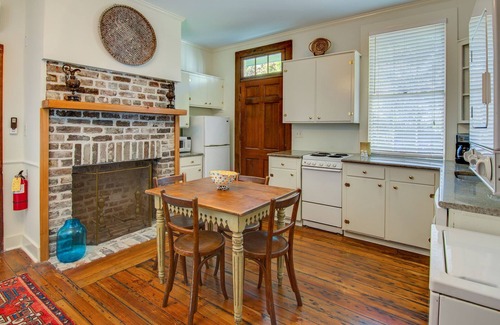 Charleston Historic District House | Historic Carriage House located South Of Broad. Charming and Private.