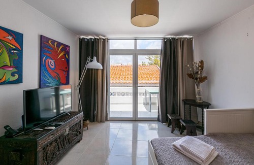 Ferragudo House | Historic Centre Home Air-Con