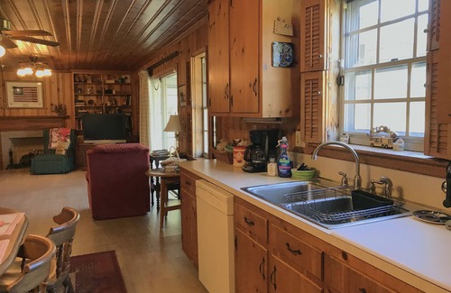 Johns Island House | Historic Charleston Waterfront Hut Homestead Close to Downtown & Kiawah/Folly
