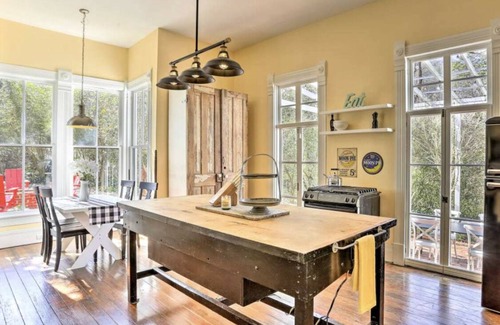 St. Elmo Improvement League House | Historic charm in St. Elmo 3BR/3BA situated on over an acre at base of Lookout