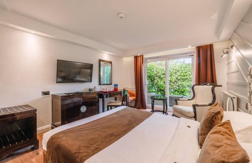 Ipswich Hotel | Historic Charm Meets Relaxation | Daily Breakfast, Indoor Pool & Garden Serenity