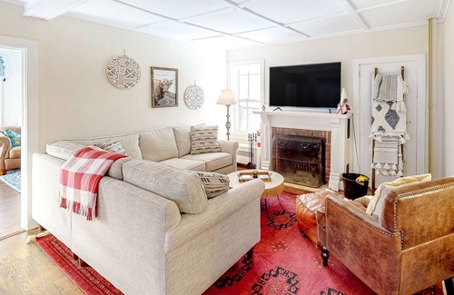 East Dorset House | Historic charmer with a private hot tub, firepit, washer/dryer - dog friendly