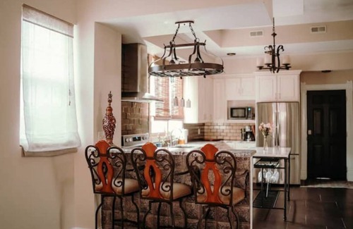 St. Louis House | Historic charm☆Fenced☆Gated parking☆Huge