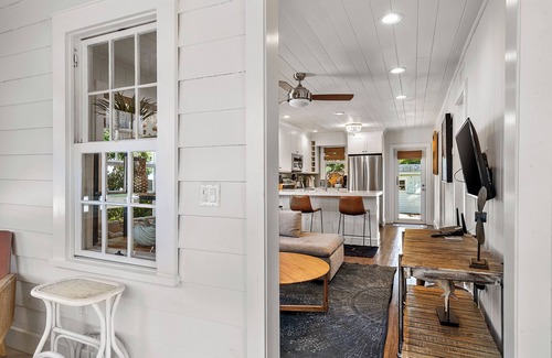 Key Largo Cottage | Historic Charming 2-bedroom cottage with WiFi, AC in Key Largo