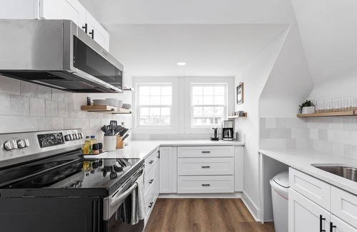 Mapleton/Fall Creek Apartment | Historic Circle City Studio Apt Stay for Indy 500