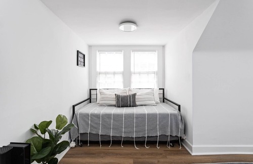 Mapleton/Fall Creek Apartment | Historic Circle City Studio Apt Stay for Indy 500