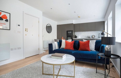 Billingsgate Apartment | Historic City of London 1BR, nr Monument Station, by Blueground