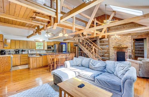 Rucker Cabin | Historic Clark Cabin w/Deck & Fishing Pond Access