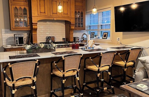 Cleveland Cottage | Historic Cleveland Heights Carriage House!
