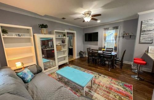 Norfolk House | Historic Coastal Haven- Pet Friendly Fast Wi-Fi