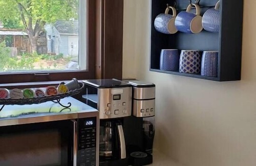 De Pere House | Historic Colonial in downtown De Pere, sleeps 9