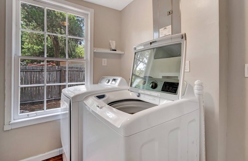 Bayou Oaks House | Historic cottage near everything with front porch, large yard, & WiFi - dogs OK