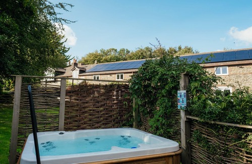 Higher Bockhampton Cottage | Historic Courtyard cottage with Hot Tub Access