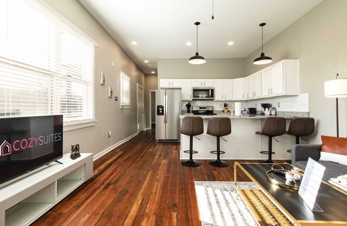 Merriwether Apartment | Historic CozySuites 4BR 2BA