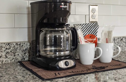 Merriwether Apartment | Historic CozySuites 4BR 2BA
