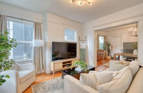 Belmont House | Historic Craftsman - Fast WiFi - 2BR - King Bed