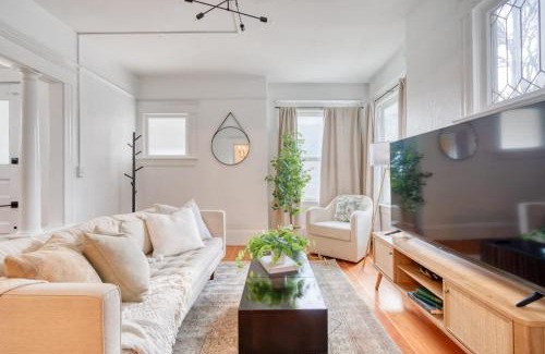Belmont House | Historic Craftsman - Fast WiFi - 2BR - King Bed