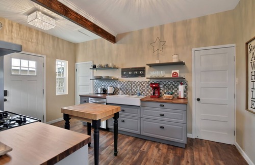Prescott Cottage | Historic Craftsman home just steps from Whiskey Row!