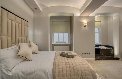 Belgravia Villa | Historic Cubitt Lodge 3BD 3BA Gem W Steam Room