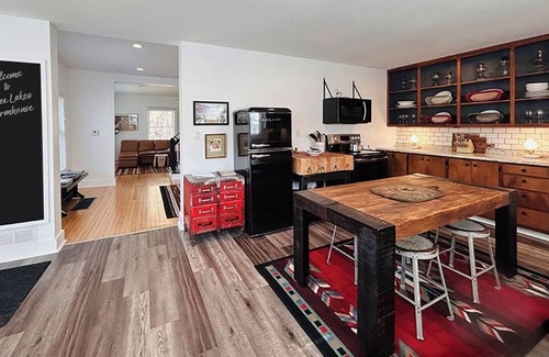 Delavan Lake Other | Historic Delavan Lake Farmhouse. Walk to Beach/Boat Launch. Mins to Lake Geneva!