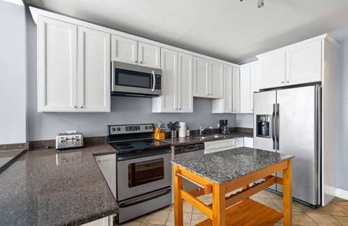 Sheffield and DePaul Condo | Historic Designer Lincoln Park Retreat Sleeps 14 by AllSet Turnover
