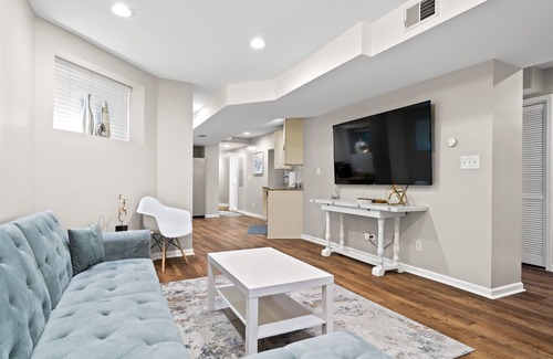 Sheffield and DePaul Condo | Historic Designer Lincoln Park Retreat Sleeps 14 by AllSet Turnover
