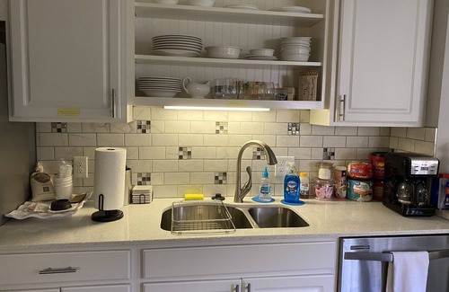 Georgetown House | Historic District,3 bedrooms & 2 full baths, one level. Fenced backyard. Porch.