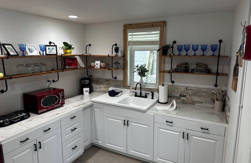 Hot Springs Cottage | Historic District Cottage steps from Hot Springs National Park & Bathhouse Row