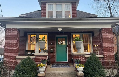 Washington House | Historic Downtown 1910 Brick 2-Story Home. Dog Friendly. Walk to Everything