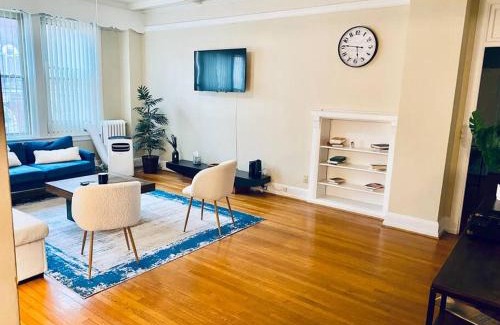 Old Louisville Apartment | Historic Downtown 3bdr with Pool Table