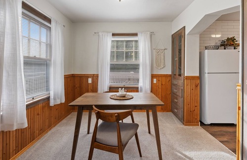 Camas Apartment | Historic Downtown Camas Walkable Apartment