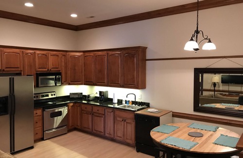 New Bern Condo | Historic Downtown Clock Tower View Condo-2 Bedroom