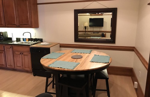New Bern Condo | Historic Downtown Clock Tower View Condo-2 Bedroom