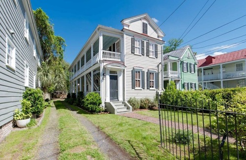 Downtown Charleston House | Historic Downtown Cottage - Close to King!