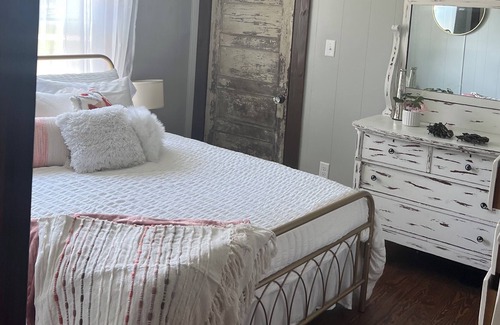 Como House | Historic downtown Como MS on the MS Blues trail…Minutes from famous Steakhouse,