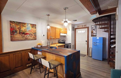 Frederick House | Historic Downtown Frederick Townhome with Private Parking
