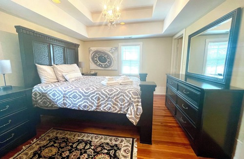 Leesburg's Old and Historic District House | Historic Downtown Leesburg, VA. Park your car and walk to everything!!