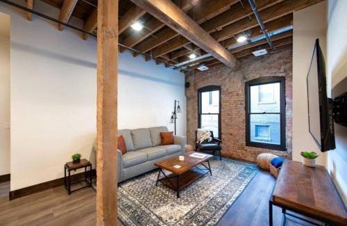 Downtown Spokane Apartment | Historic Downtown Loft with King Bed and Wifi