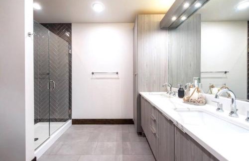 Downtown Spokane Apartment | Historic Downtown Loft with King Bed and Wifi
