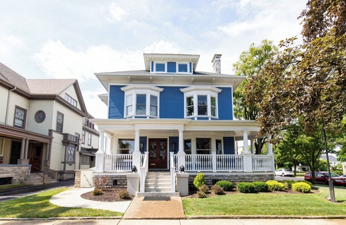 Sandusky Condo | Historic Downtown Luxury - Walk to Waterfront