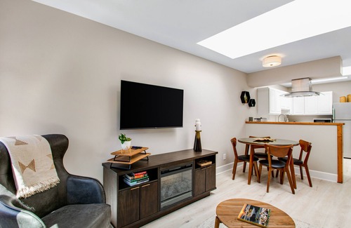 Port Angeles Hotel | Historic downtown loft near shopping & restaurants with WiFi & full kitchen