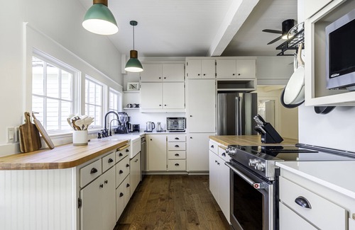 Ashland Other | Historic Dunn Ranch Ashland Oregon. Sleeps 12 to 14 Great for large groups.n