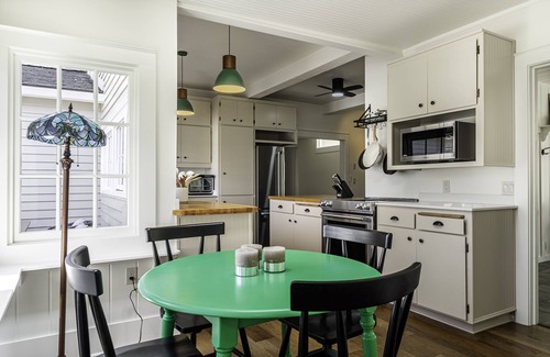 Ashland Other | Historic Dunn Ranch Ashland Oregon. Sleeps 12 to 14 Great for large groups.n