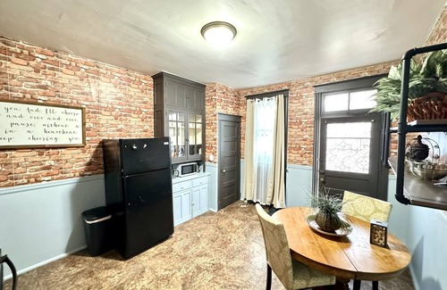 St. Louis Apartment | Historic Dutchtown Delight with King Bed